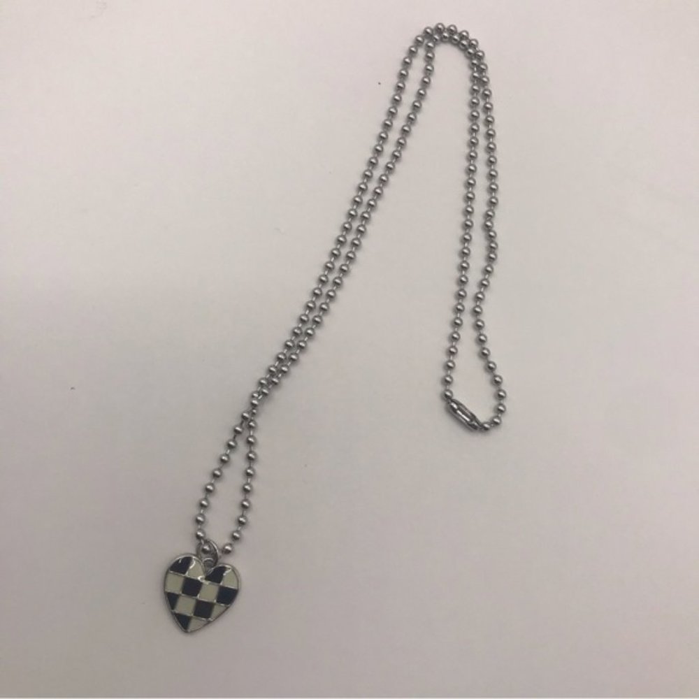 Silver Chain Black & White Heart Necklace 26cm Long Brand New
